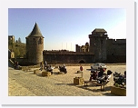 Photo0050 * Premières retrouvailles avec le reste de la troupe au chateau de Fougères * 1600 x 1200 * (339KB)