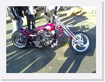 Photo0052 * Petite visite dans un magasin moto spécialisé dans la Harley Davidson. Le pneu arrière de cette moto fait 280 mm  de large !! * 1600 x 1200 * (467KB)